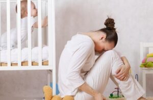 mulher sofrendo com depressão pós-Parto